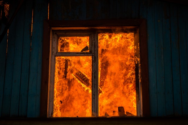 В Сургутском районе пожарные спасли семерых человек