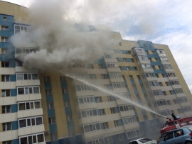 В Сургуте ночью из пожара эвакуировали 25 человек