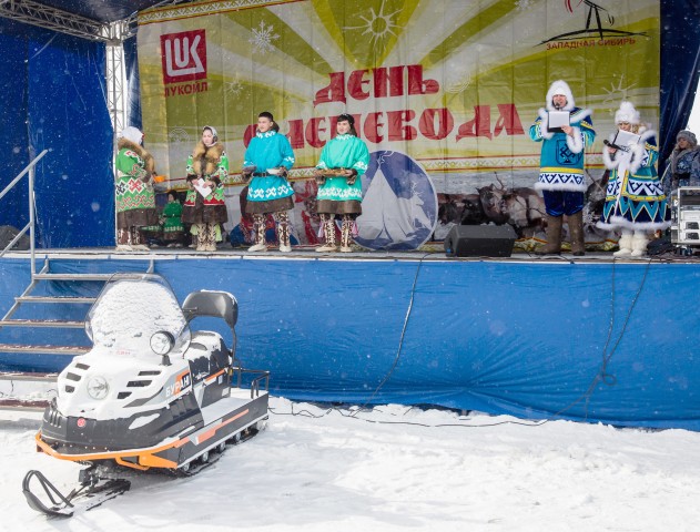 День оленевода: чумы, угощения, национальные песни