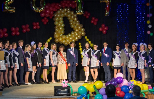 Глава района поздравил выпускников Барсовской СОШ № 1