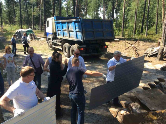 В Фёдоровском с территории храма вывезли 10 КамАЗов мусора