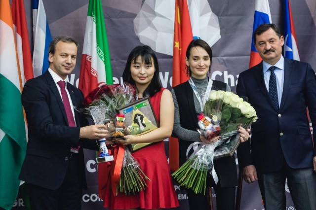 В финале чемпионата мира по шахматам китаянка обыграла россиянку
