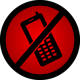Российским школьникам запретят пользоваться мобильными