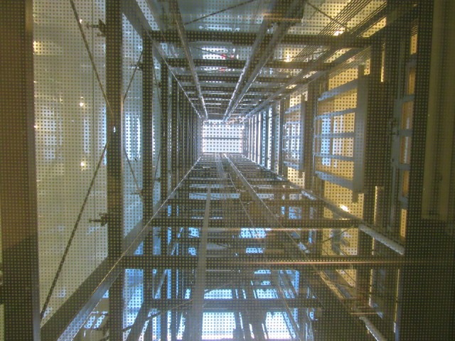 В 2018 году в Сургуте поменяют рекордное количество лифтов