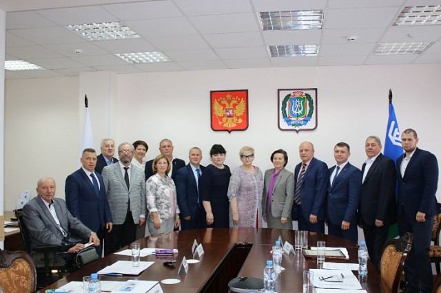Губернатор Комарова обновила третью часть региональной Общественной палаты