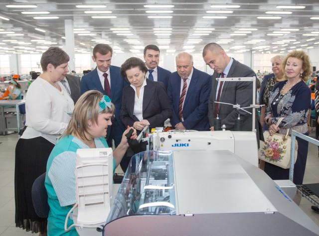 ​Глава региона оценила новый корпус швейной фабрики в Белом Яре на «отлично»