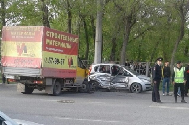 ​В Тюмени при столкновении «Митсубиши» и «ГАЗели» погиб человек
