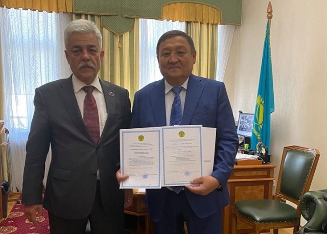 ​Депутат Думы Сургутского района стал консулом Казахстана в России