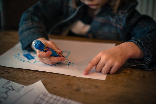 Губернатор Комарова запустила конкурс детских рисунков к юбилею Югры