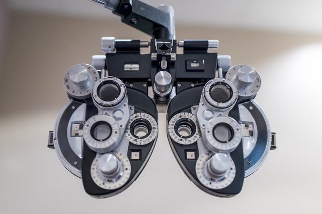 В Нижневартовске офтальмологи осмотрели больше 120 инвалидов по зрению