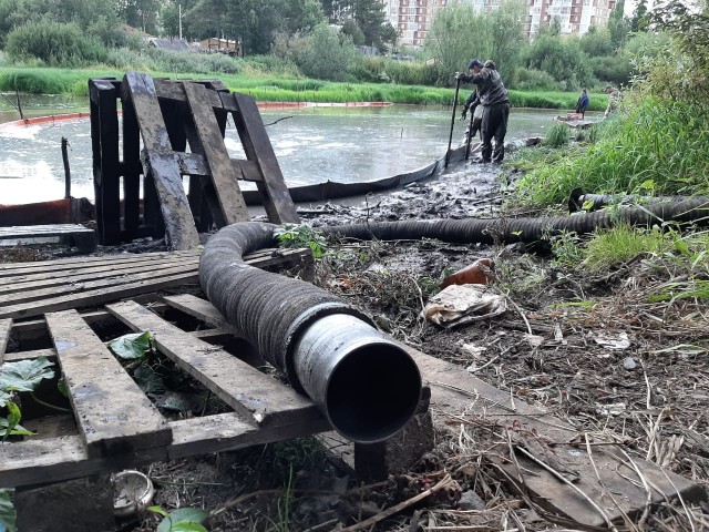 В Сургуте ликвидированы последствия разлива в Сайму 200 л масла В Сургуте ликвидированы последствия разлива в Сайму 200 л масла