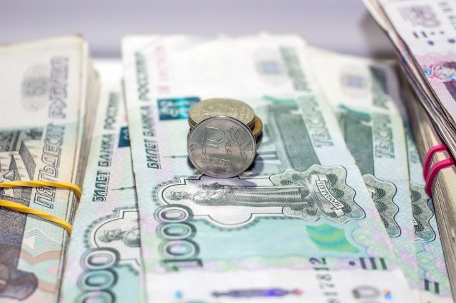 Предприятия Югры задолжали работникам почти 65 млн рублей