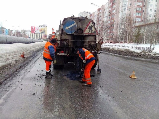 Ямочный ремонт дорог начали в Сургуте