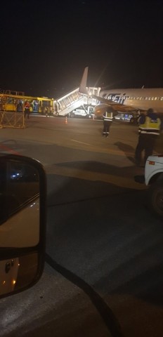 Боинг авиакомпании Utair вынуждено сел в Сургуте из-за сбоя техники