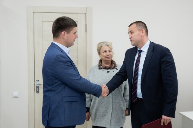 Глава Сургутского района наградил директора «Белоярочки»