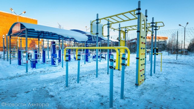 В Лянторе появилась многофункциональная спортивная площадка В Лянторе появилась многофункциональная спортивная площадка