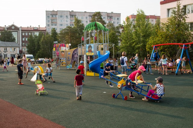 В Сургутском районе открыли новую детскую площадку