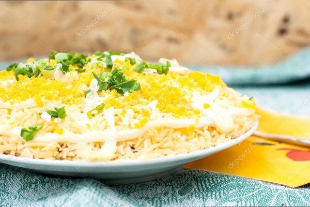 Слоёный салат с сыром от мамы Слоёный салат с сыром от мамы