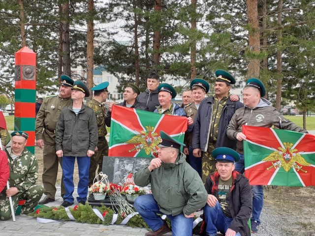 В Нижнесортымском появился памятник пограничникам В Нижнесортымском появился памятник пограничникам