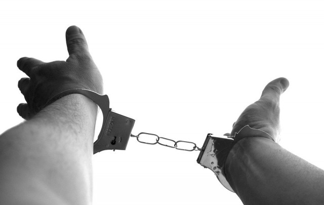Полиция задержала троих подозреваемых в распространении суррогатного алкоголя в Кондинском