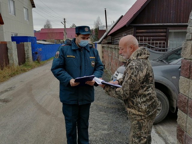 Сотрудники ОНДиПР по Сургутскому району провели профилактические рейды в дачных кооперативах Сотрудники ОНДиПР по Сургутскому району провели профилактические рейды в дачных кооперативах