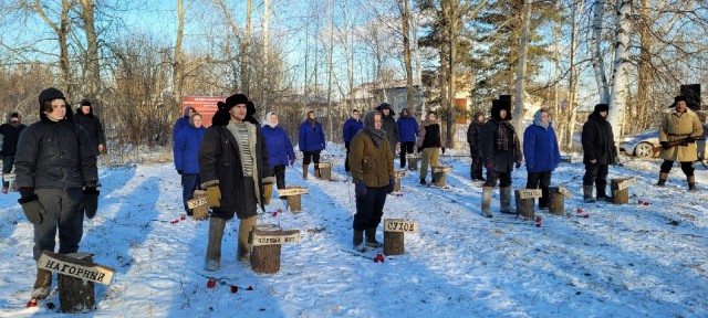 В посёлке Сургутского ра​йона зажгли свечу памяти