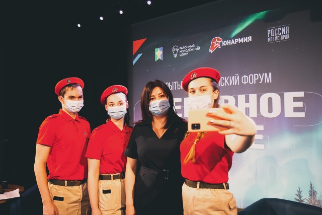 В Районном молодёжном центре увидели «Северное сияние» В Районном молодёжном центре увидели «Северное сияние»