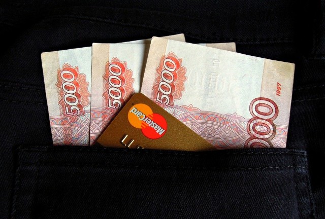 Насильно выдавать займы начали кредитные организации в Екатеринбурге