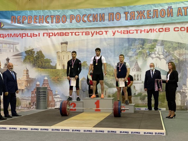 ​Тяжелоатлет из Сургутского района выиграл золото и установил 2 рекорда России