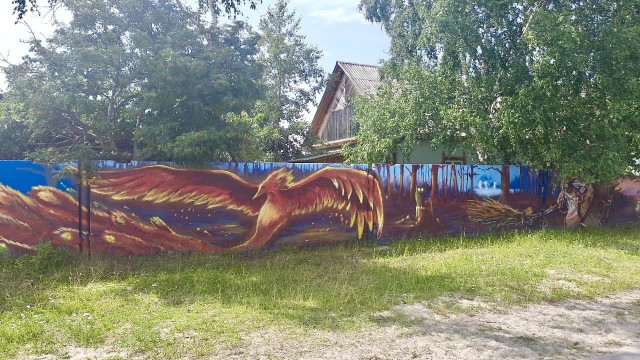 В Сытомино появилась огромная жар-птица В Сытомино появилась огромная жар-птица