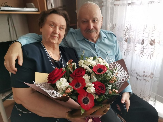Губернатор Наталья Комарова поздравила лянторских супругов Щиглик с «бриллиантовой свадьбой»