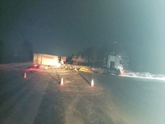 В Когалыме «Газель» врезалась в прицеп большегруза В Когалыме «Газель» врезалась в прицеп большегруза