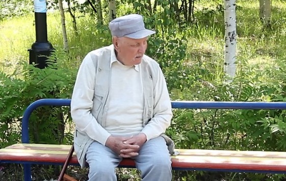 В Лянторе 95-летний ветеран ВОВ Анатолий Шарыпов прошёл вакцинацию от коронавируса