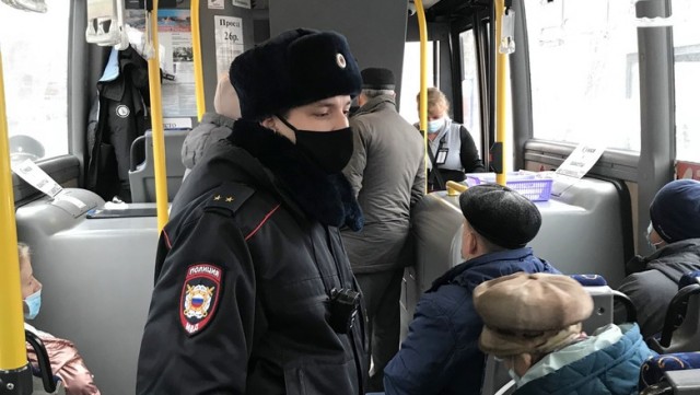 В Сургуте прошли проверки по соблюдению масочного режима в автобусах В Сургуте прошли проверки по соблюдению масочного режима в автобусах