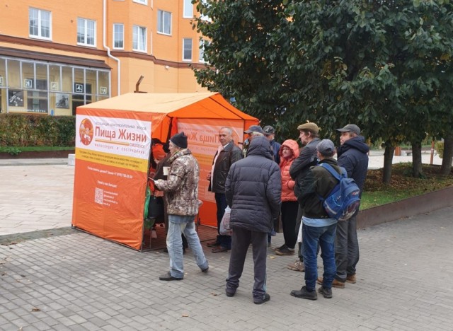 В Смоленске установили палатку с питанием для нуждающихся В Смоленске установили палатку с питанием для нуждающихся