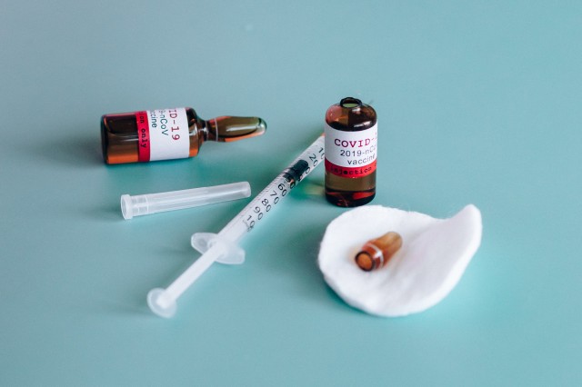 В Югре отменена необходимость сдачи теста ПЦР по приезду из-за границы для вакцинированных