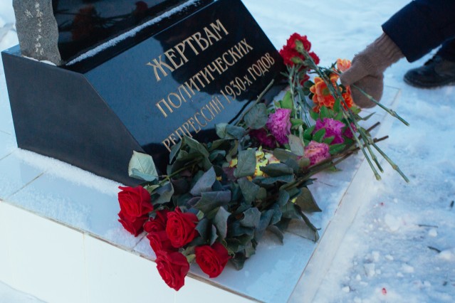 Чтят память: в Тундрино военные памятники очистят от снега Чтят память: в Тундрино военные памятники очистят от снега