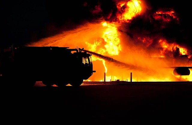 В Сургуте из-за пожара в школе эвакуировали более 500 человек