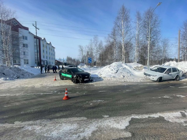 ​В Лянторе в ДТП пострадал водитель отечественного авто