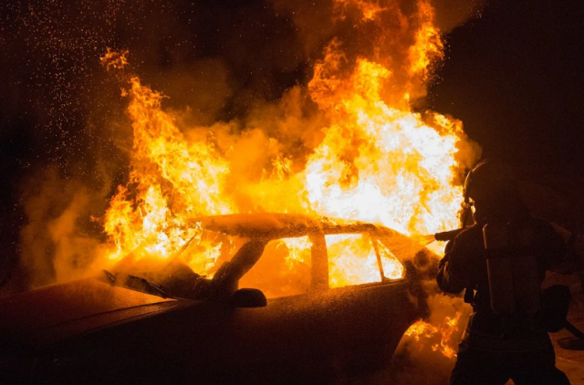 ​В Барсово горел автомобиль, причина устанавливается