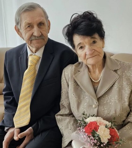 Нашла молодого: в ХМАО в спецпансионате 83-летняя женщина вышла замуж за 70-летнего мужчину